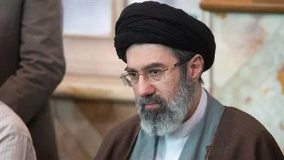 في اليوم الأول للهجمات.. سي إن إن: مجتبى خامنئي مصاب بكسر في القدم