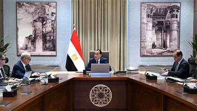 رئيس الوزراء يستعرض تقديرات الاستثمارات الحكومية المستهدفة ضمن خطة التنمية الاقتصادية والاجتماعية 