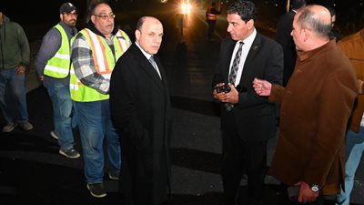 محافظ الغربية يتفقد رصف طريق 