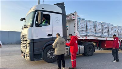 الهلال الأحمر: 2720 طن مساعدات إنسانية جديدة لأهالي غزة