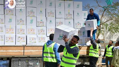 انطلاق فرق عمل ومتطوعي الباقيات الصالحات لتوزيع كراتين رمضان في بني سويف