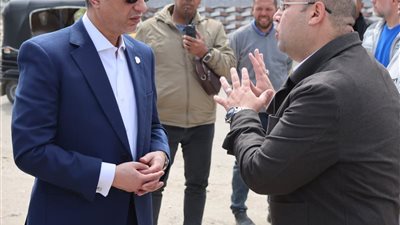 محافظ الجيزة يتابع رفع 128 ألف طن مخلفات وتطوير المحاور الحيوية