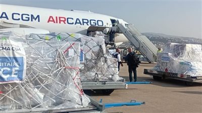 وصول دفعة مساعدات إنسانية فرنسية ثانية لمطار رفيق الحريري بلبنان
