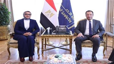 وزير الاتصالات يبحث مع محافظ الوادي الجديد تطوير الخدمات والتحول الرقمي