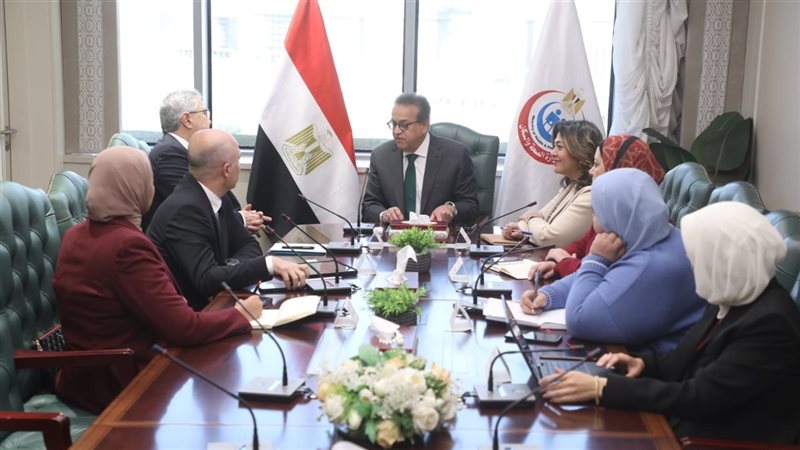 اجتماع وزير الصحة
