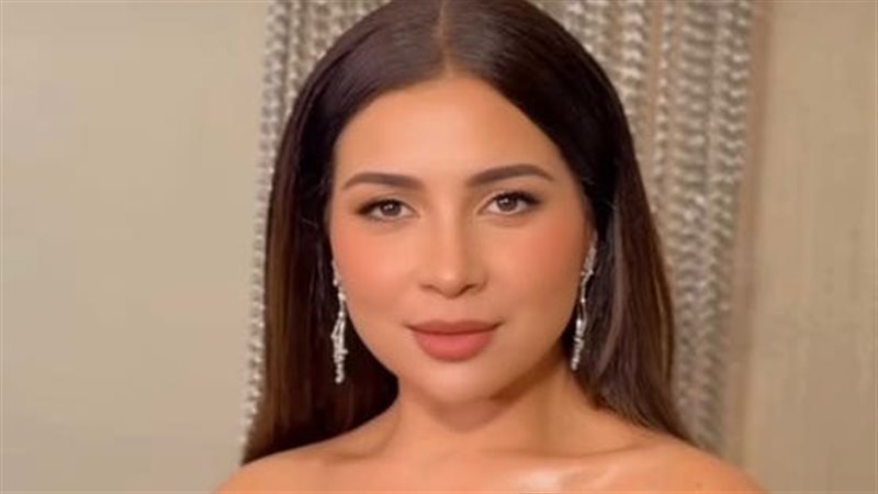 الفنانة مي عز الدين