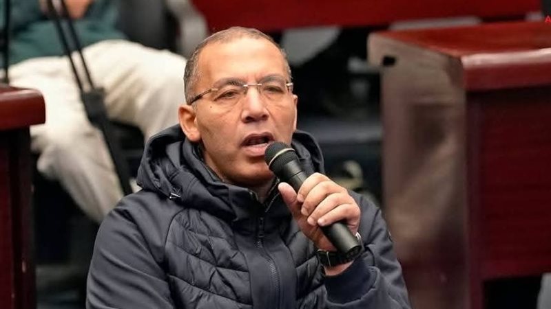 الكاتب والإعلامي