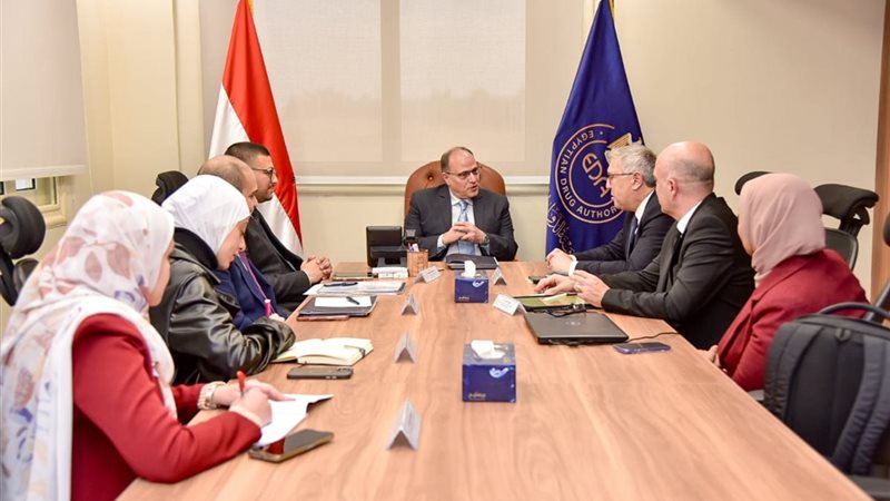 اجتماع رئيس هيئة الدواء