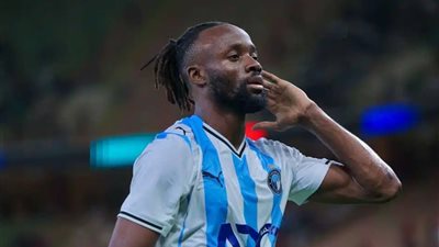 في غياب الهداف .. حقيقة انتقال فيستون مايلي إلى الأهلي 