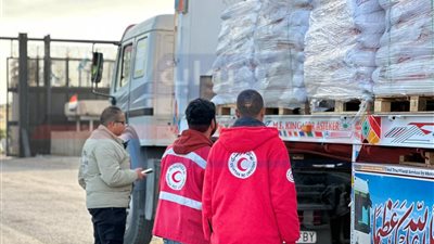 الهلال الأحمر المصري يعزز مد غزة بمزيد من المستلزمات الإغاثية والشتوية