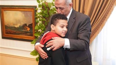 وفاءً وتكريمًا لتضحيات الأبطال.. الأكاديمية العربية للعلوم تحتفي بحمزة أحمد منسي