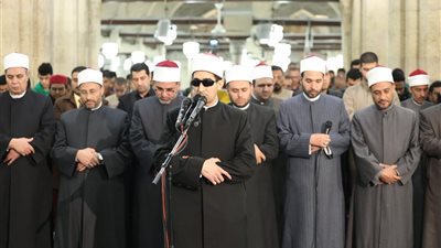 بروايات« حفص وإسحاق وأبوالحارس ورويس».. قرّاء الجامع الأزهر يحيون صلاة التراويح