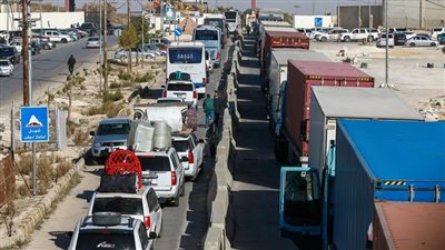 مسئول أردني: قرار تسهيل عبور الشاحنات إلى سوريا نافذ بعد توقف الاعتداءات