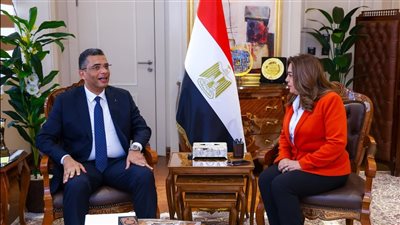 وزيرة التنمية المحلية والبيئة تبحث مع محافظ البحر الأحمر عددًا من الملفات التنموية