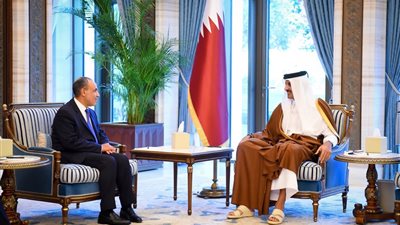 وزير الخارجية ينقل رسالة تضامن مصر التام إلى أمير دولة قطر 