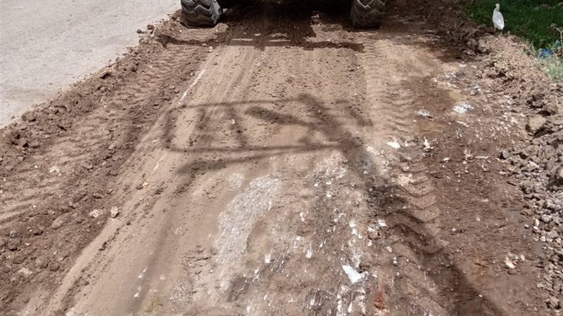 جانب من أعمال رفع كفاءة الطريق