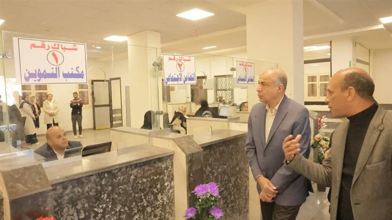 محافظ المنيا خلال