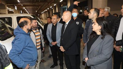 محافظ القاهرة يتفقد انتظام العمل بعدد من المواقف والالتزام بالتعريفة الجديدة