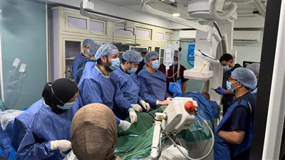 معهد القلب ينظم ورشة عمل لزراعة الصمام الأورطي بتقنية عالمية