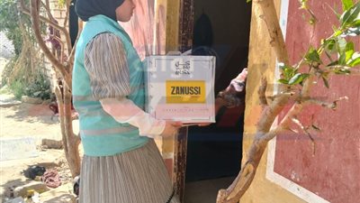 صناع الخير توزع كراتين المواد الغذائية ووجبات الإفطار بالمحافظات