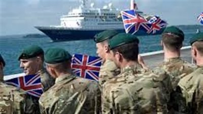 قوات الكوماندوز البريطانية تنفذ عملية إنزال سري من غواصة ألمانية خلال مناورات للناتو