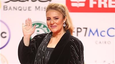 رانيا محمود ياسين تداعب ريهام عبد الغفور بعد نجاح مسلسل حكاية نرجس 