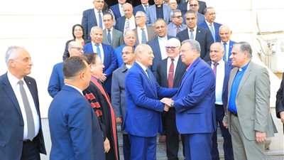 محافظ القاهرة يستقبل رئيس الطائفة الإنجيلية للتهنئة بعيد الفطر