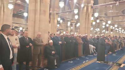 بروايات «حفص ابن وردان وابن ذكوان وشعبة».. أئمة الجامع الأزهر يؤدون صلاة التراويح 