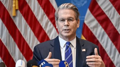 وزير الخزانة الأمريكي: الولايات المتحدة سمحت لناقلات نفط إيرانية بعبور مضيق هرمز