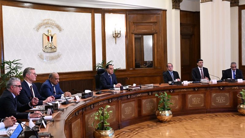 رئيس الوزراء خلال