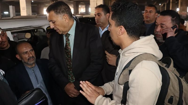 محافظ القليوبية يستمع