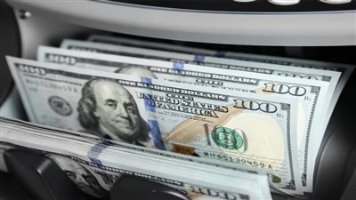 الدولار يصعد كملاذ آمن مع تصاعد حرب إيران