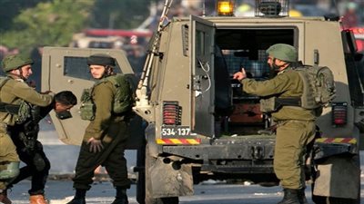 الاحتلال الإسرائيلي يعتقل  25 فلسطينيًا من مدن الضفة الغربية