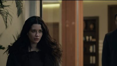 أجبرها على الرحيل: