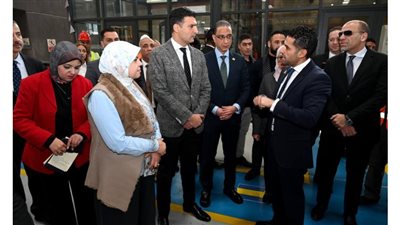 وزير الصناعة ومحافظ الجيزة يتفقدان مصنع متخصص في صناعة زجاج السيارات والألومنيوم