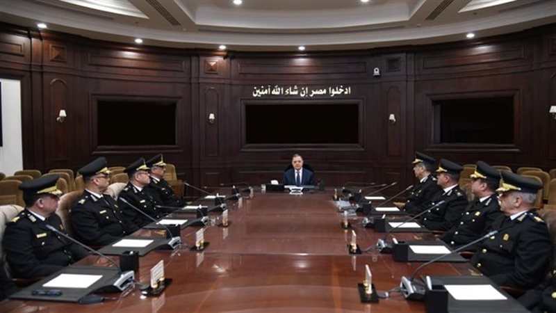 وزير الداخلية والقيادات