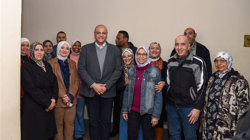 محافظ الإسكندرية يتفقد ديوان عام المحافظة لتقديم التهنئة للع