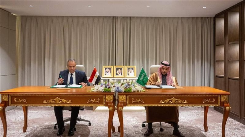 خلال توقيع التعاون