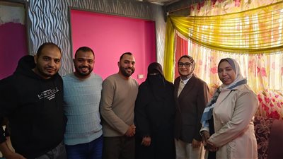 محافظ الوادي الجديد تُكرّم «عنايات عبود» الأم المثالية 2026.. نموذج مُلهم للعطاء والصبر