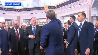 الرئيس السيسي يغادر مسجد الفتاح العليم بعد أداء صلاة عيد الفطر ويستمع إلى خطبة العيد