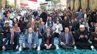 محافظ الجيزة يؤدي صلاة العيد ويوجه بتكثيف الحملات ورفع الإشغالات