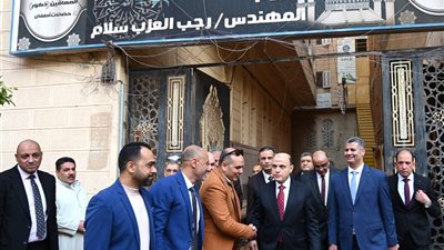 محافظ الغربية يشارك الأيتام وكبار السن العيد ويوزع الهدايا