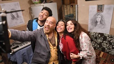 إقبال جماهيري محدود في أول أيام عرض فيلم فاميلي بيزنس 