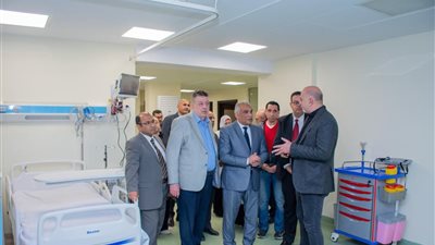 رئيس جامعة طنطا يراجع جاهزية المستشفيات الجامعية لمواجهة طوارئ العيد