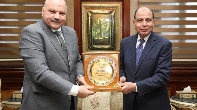 محافظ المنيا خلال