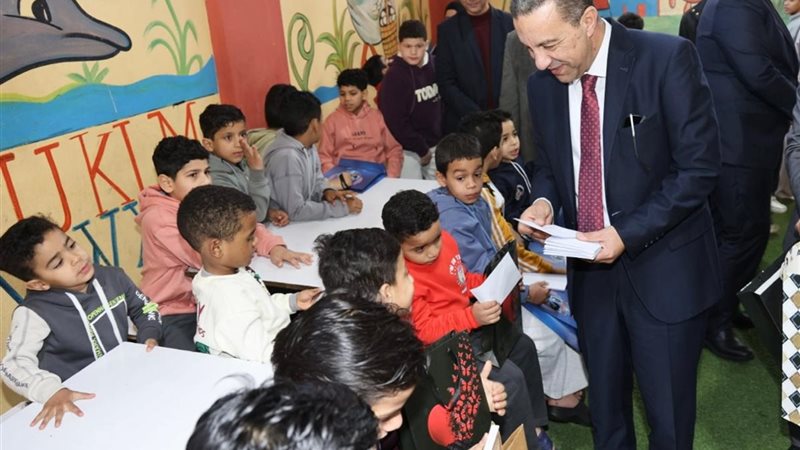 محافظ المنوفية يوزع