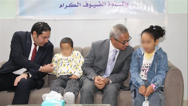 محافظ بني سويف يُعيّد