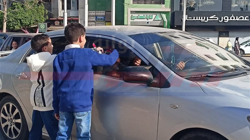 توزيع الهدايا 