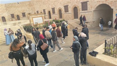 آلاف الزائرين يتوافدون على قلعة قايتباي في ثاني أيام عيد الفطر رغم سوء الأحوال الجوية