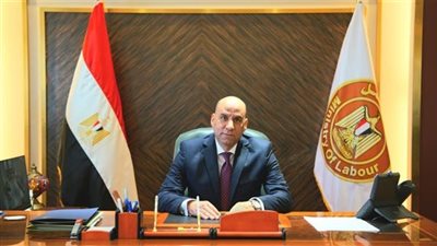 في عيد الأم.. وزير العمل يحيّي كل امرأة عاملة: تصنع الأجيال وتشارك في صناعة التنمية